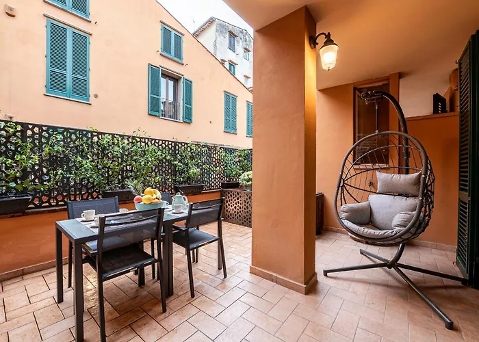 "Once Upon A Time" Cherubini Palace Thematic Apartments Free Parking